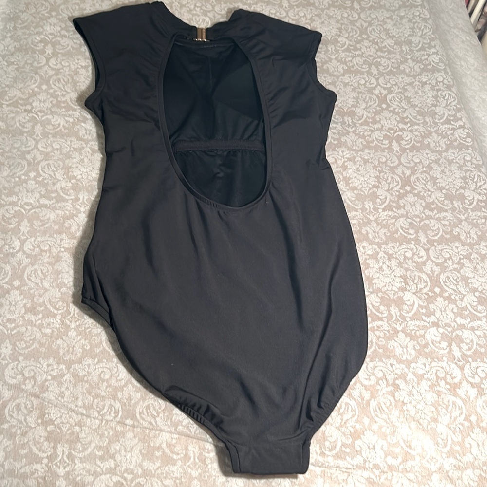 Seafolly NEW Black Garden Party Cap-Sleeve One Piece Swimsuit in size 💙🤍🖤💙🌊🌊🌊 - Picture 8 of 13